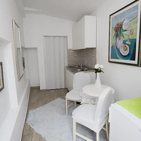 Sweet Old Town Apartman *